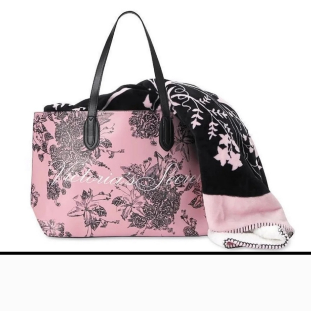 Victoria Secret Pink Sherpa Blanket And Matching Bag New Limited Addition
